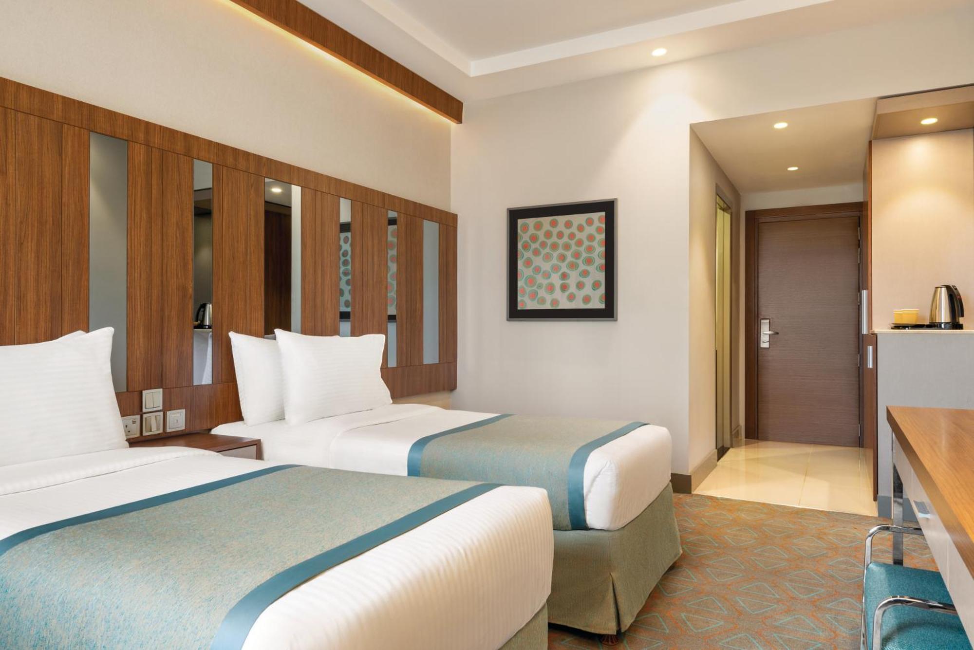 होटल Ramada By Wyndham Makkah Zad Al Tayseer 3*